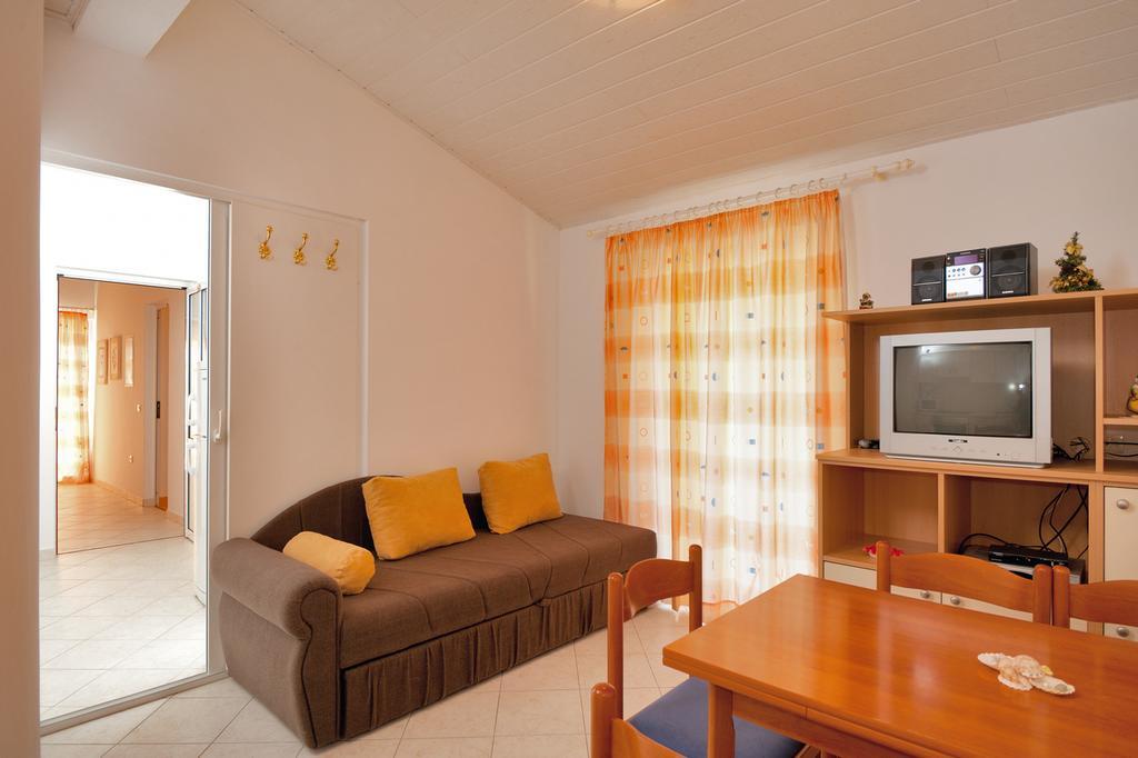 Beach Resort Apartments Bucina Baska Voda Luaran gambar