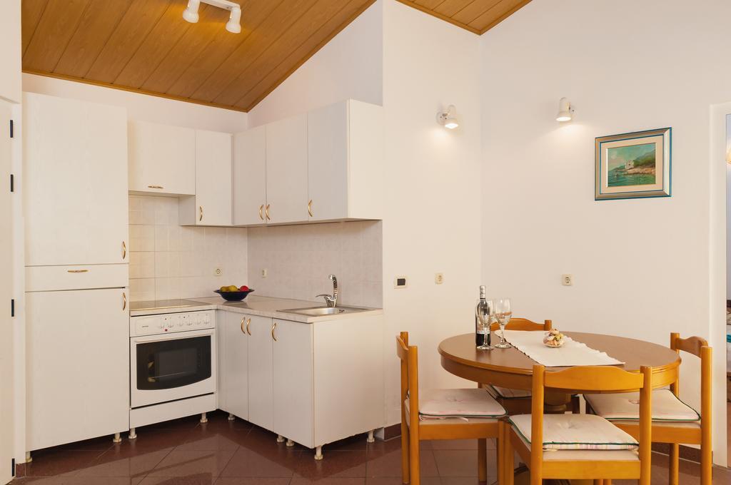 Beach Resort Apartments Bucina Baska Voda Luaran gambar