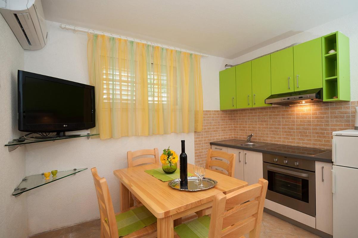 Beach Resort Apartments Bucina Baska Voda Luaran gambar