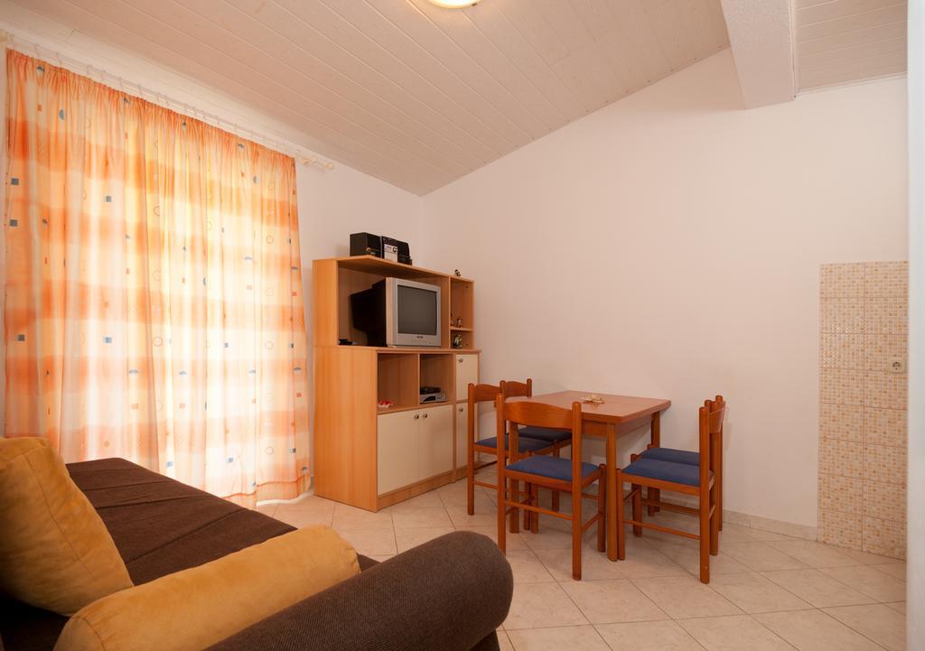 Beach Resort Apartments Bucina Baska Voda Luaran gambar