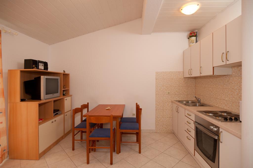Beach Resort Apartments Bucina Baska Voda Luaran gambar