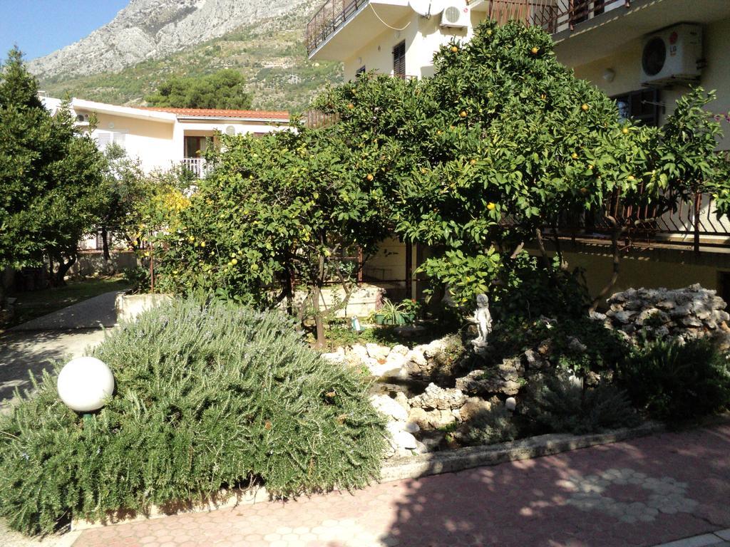 Beach Resort Apartments Bucina Baska Voda Luaran gambar
