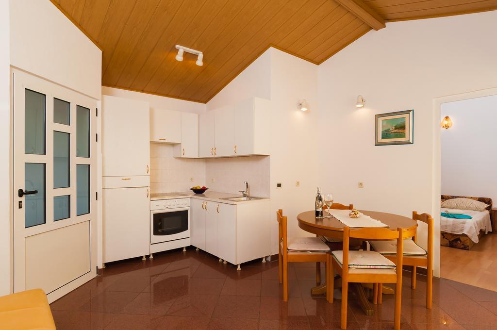 Beach Resort Apartments Bucina Baska Voda Luaran gambar