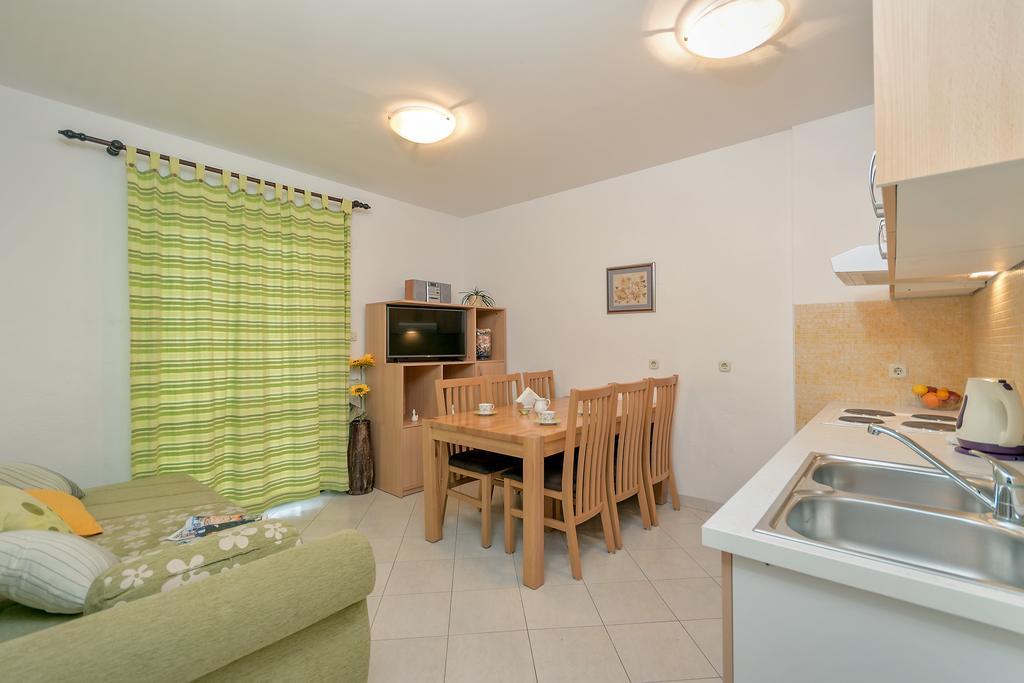 Beach Resort Apartments Bucina Baska Voda Luaran gambar