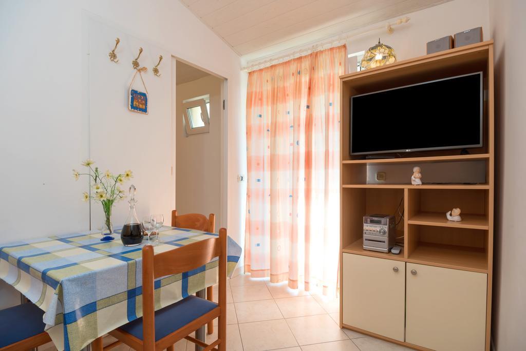 Beach Resort Apartments Bucina Baska Voda Luaran gambar