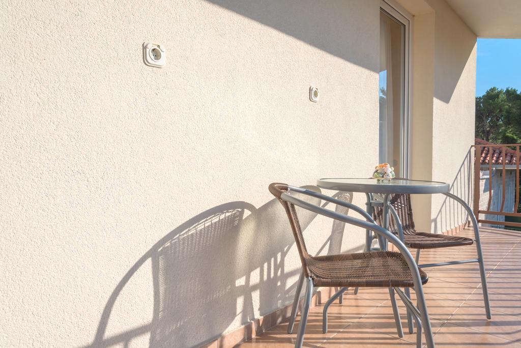 Beach Resort Apartments Bucina Baska Voda Luaran gambar