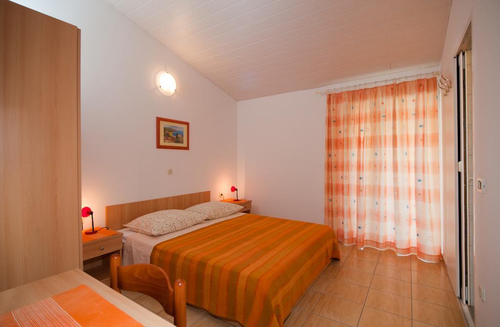 Beach Resort Apartments Bucina Baska Voda Luaran gambar