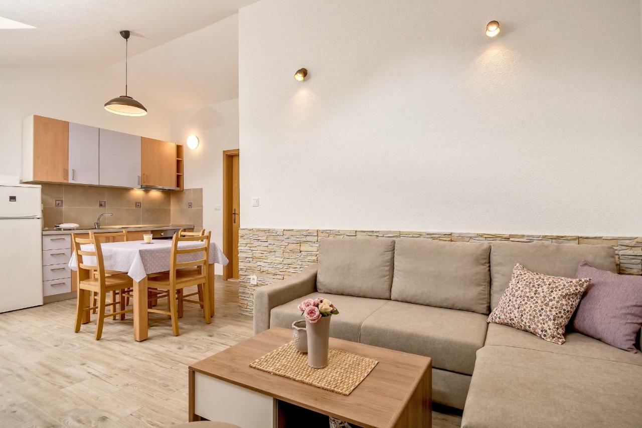 Beach Resort Apartments Bucina Baska Voda Luaran gambar