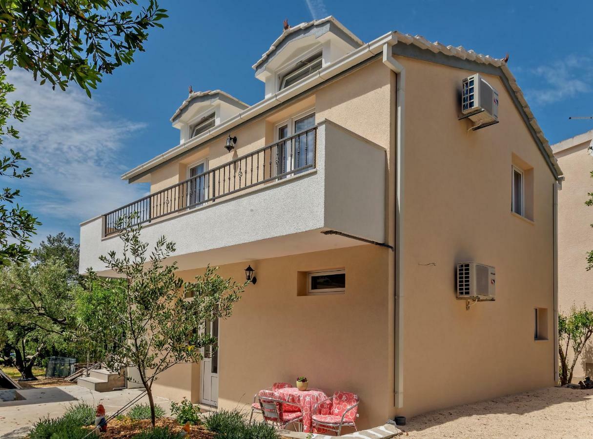 Beach Resort Apartments Bucina Baska Voda Luaran gambar
