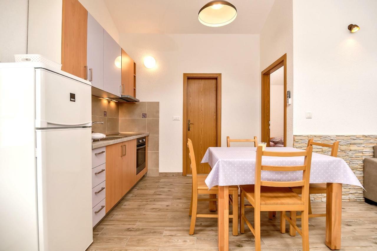 Beach Resort Apartments Bucina Baska Voda Luaran gambar