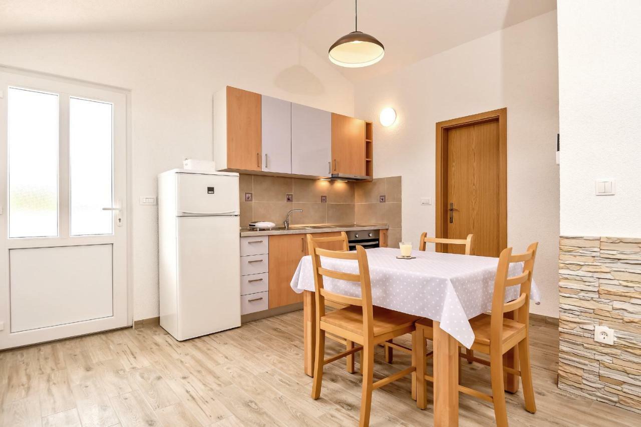 Beach Resort Apartments Bucina Baska Voda Luaran gambar