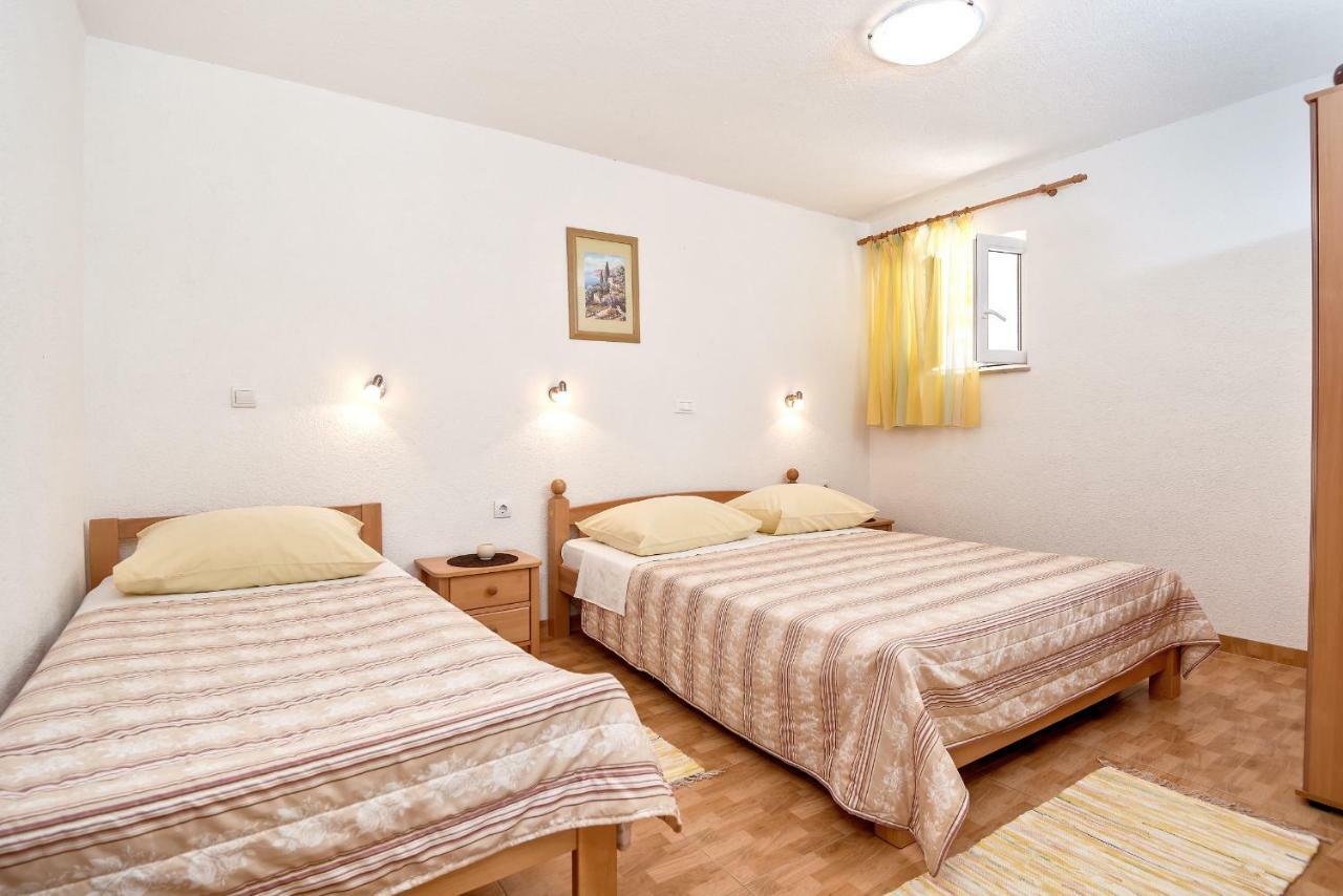 Beach Resort Apartments Bucina Baska Voda Luaran gambar