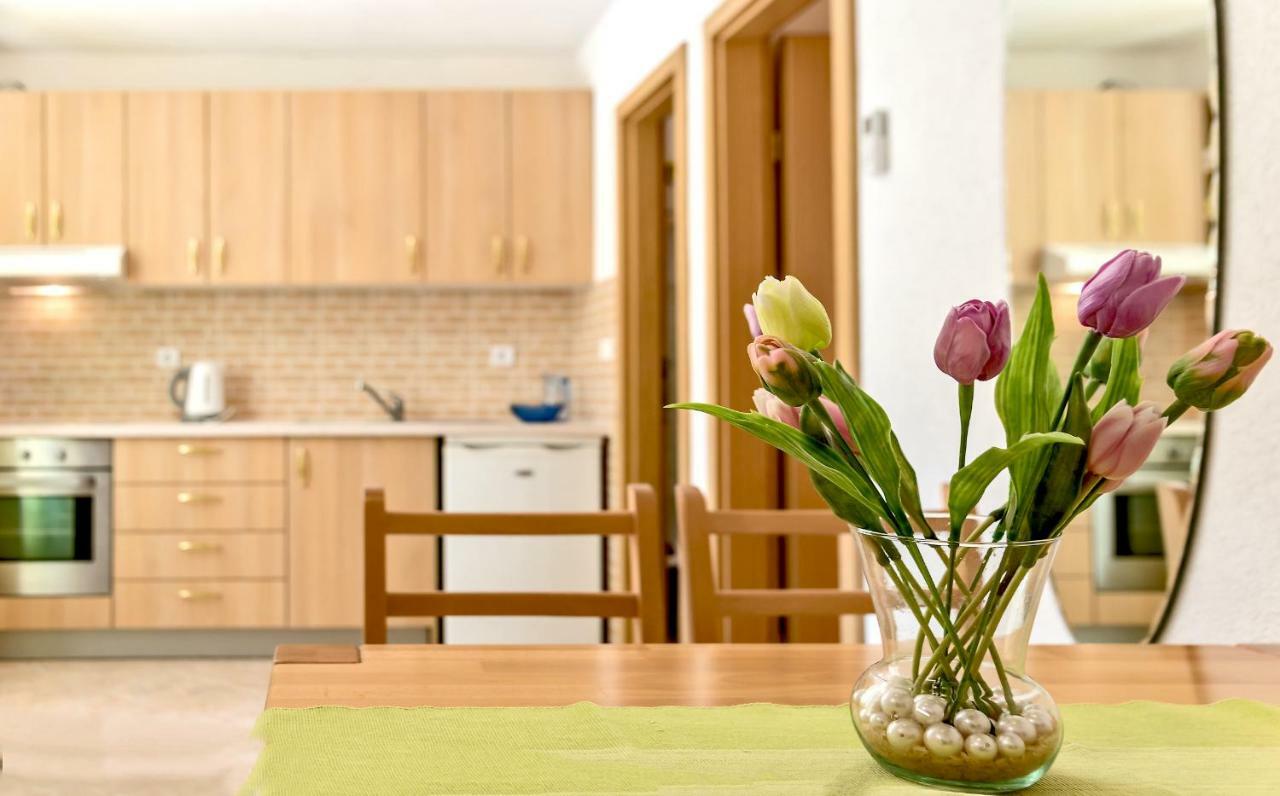 Beach Resort Apartments Bucina Baska Voda Luaran gambar
