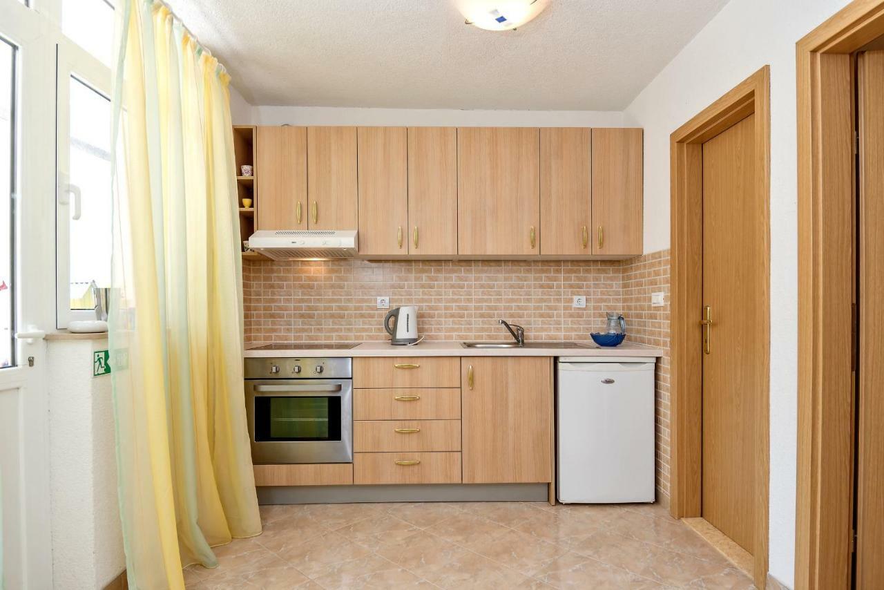 Beach Resort Apartments Bucina Baska Voda Luaran gambar