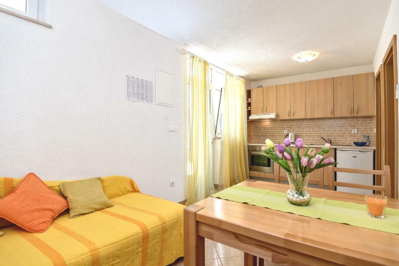 Beach Resort Apartments Bucina Baska Voda Luaran gambar